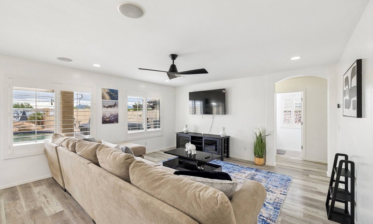 Laredo Ranch House | Charming 5 bedroom house with private pool and hot tub