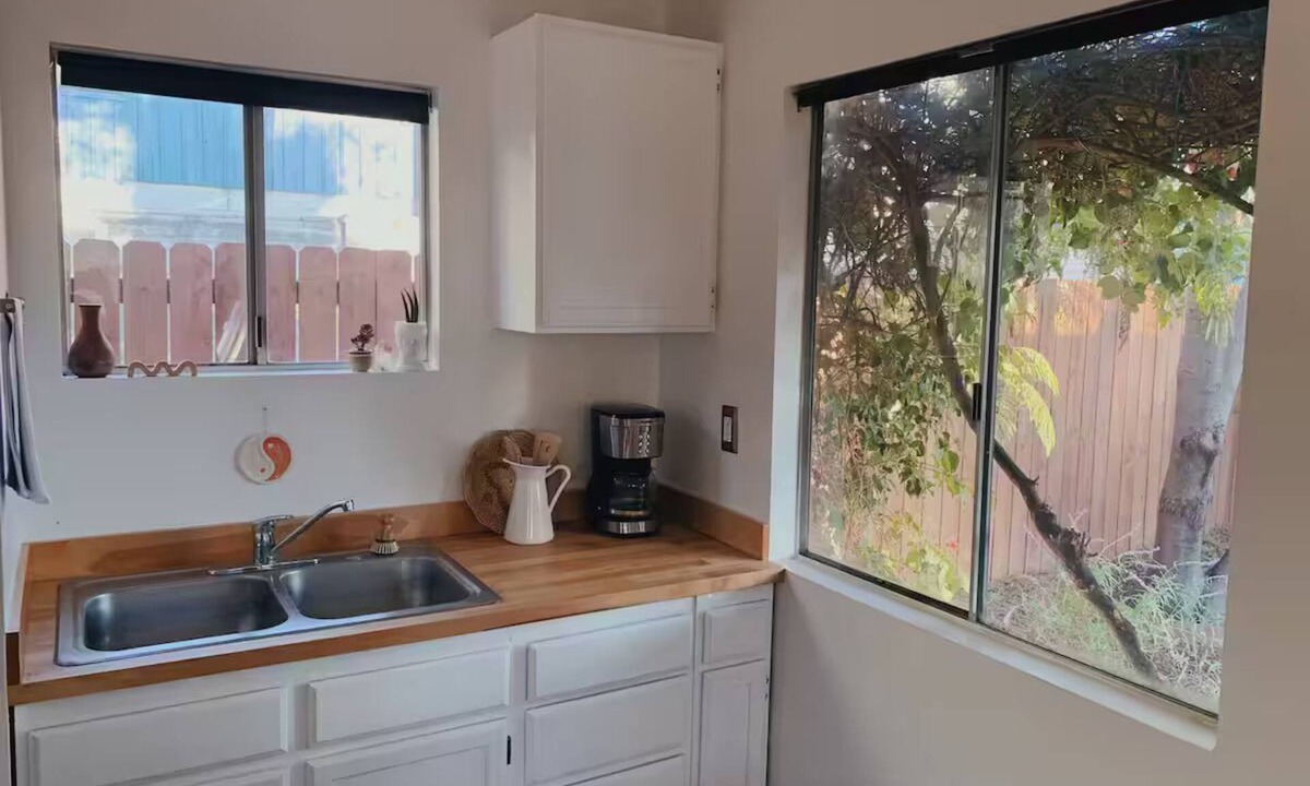 Los Feliz House | Charming back house in walkable Los Feliz