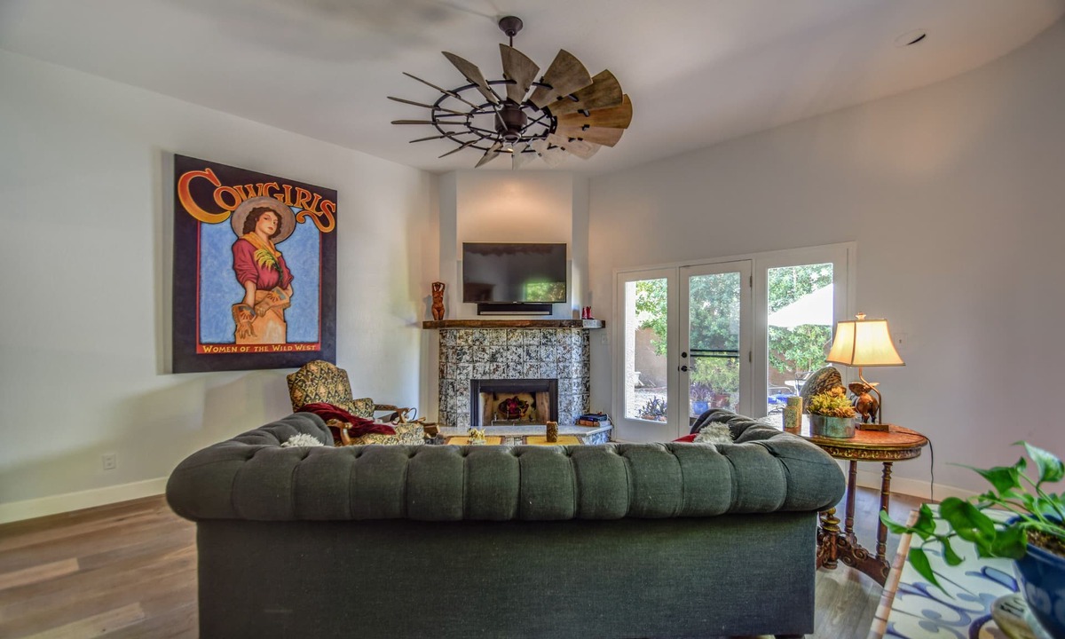 Camelback East House | Charming Biltmore Cottage