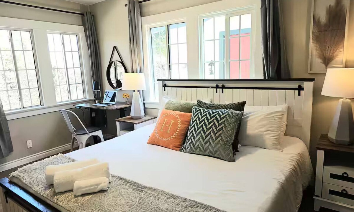 Lamanda Park Apartment | Charming & Cozy Home Near Caltech PCC & Pasadena Convention Center King-size bed