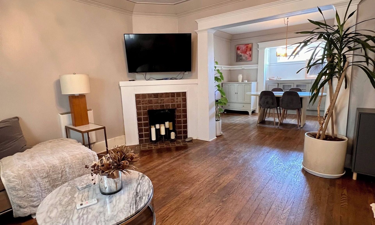 East Hollywood House | Charming Craftsman in Silver Lake, steps from Sunset Junction