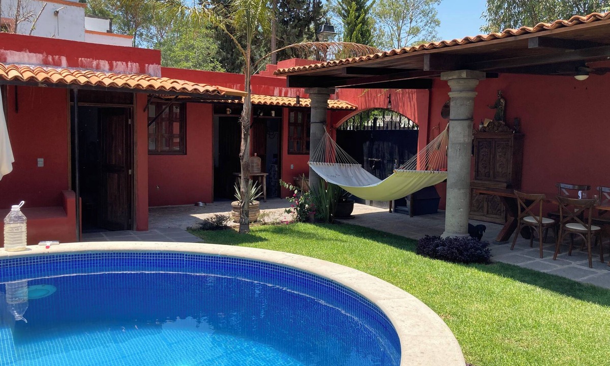 Galindo House | Charming Hacienda with Jacuzzi and Garden