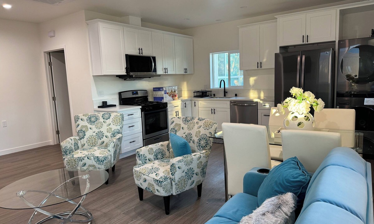 Winnetka House | Charming house with WiFi and AC in fantastic Los Angeles.