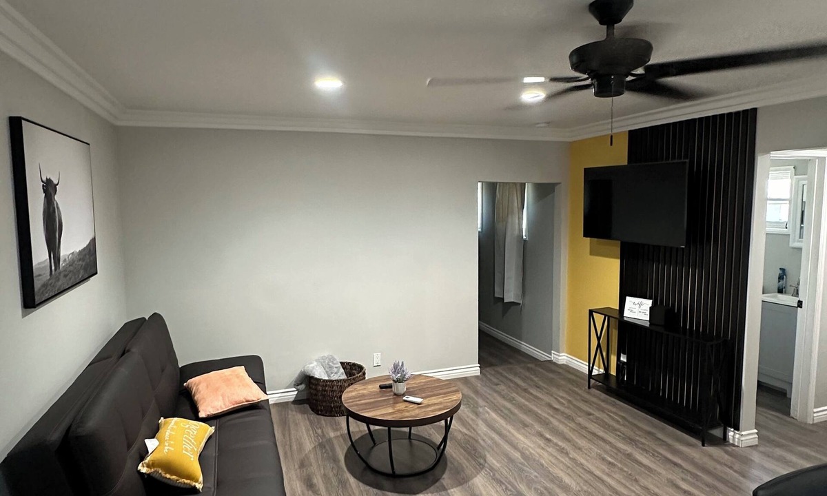 El Monte House | Charming Ranch style 2-bedroom house in El Monte with AC, WiFi and parking.