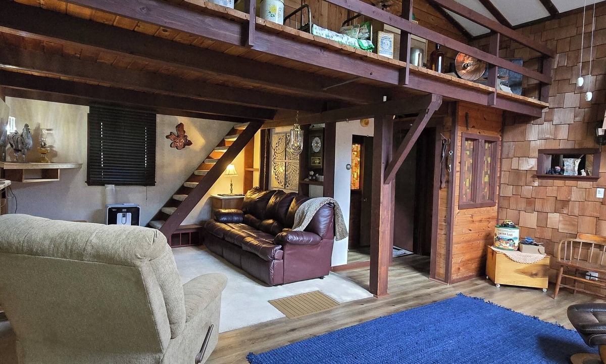 Rochert House | Charming rustic, family friendly farmhouse near Detroit Lakes - 4 beds available