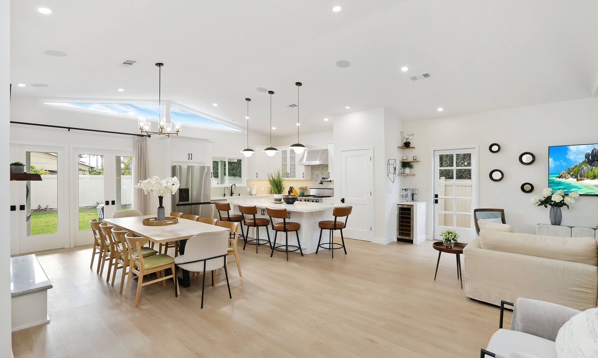 Huntington Beach House | Charming Spacious House W/Hot Tub