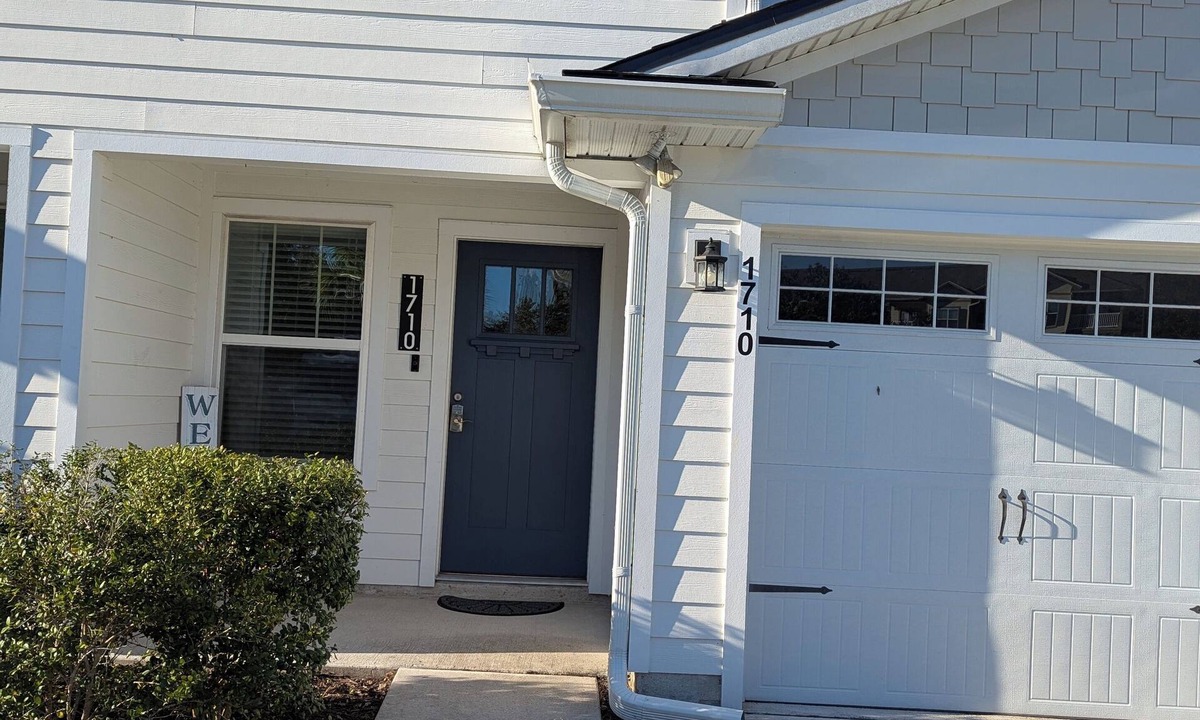 Atlantic Highlands House | Charming, Spacious 3-bedroom townhome with AC in Jacksonville