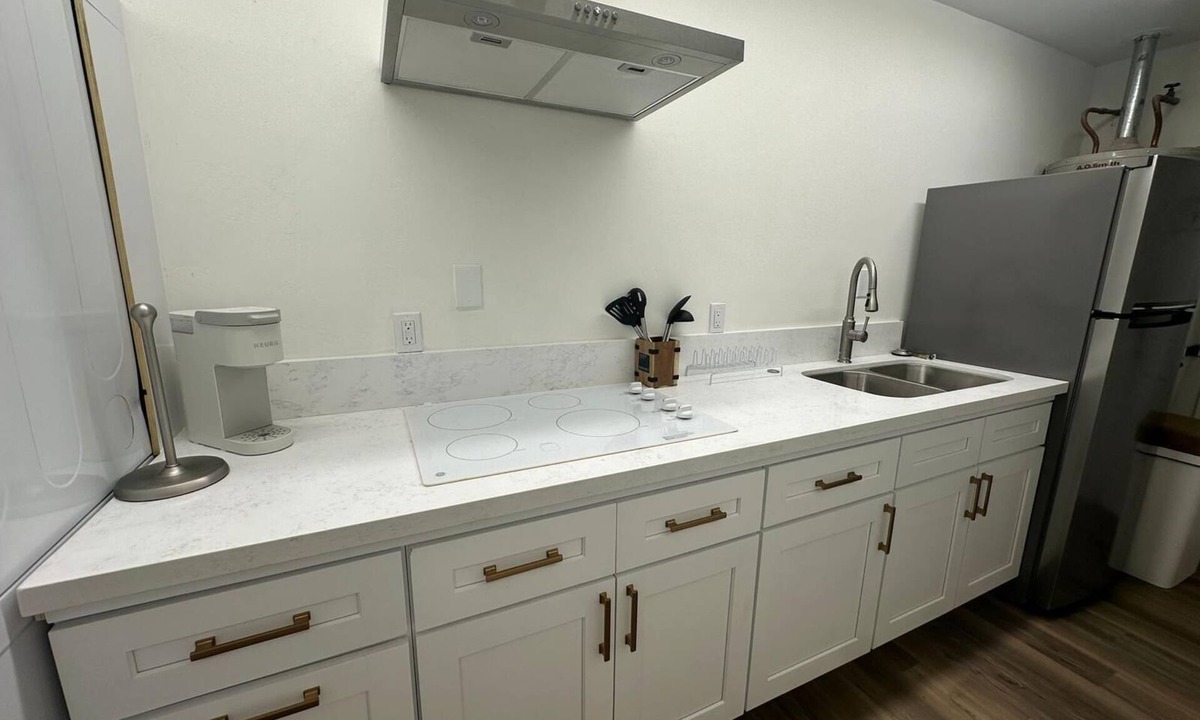Greenacres Apartment | Charming studio in wonderful Bakersfield with AC, WiFi