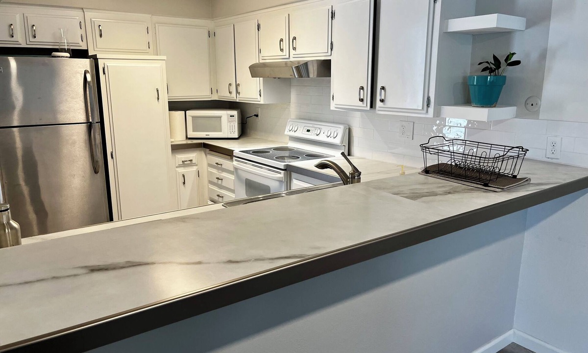 Bakersfield House | Charming Townhouse