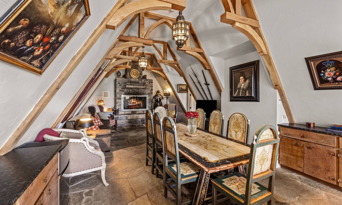 Sandpoint Other | Chateau De Melusine - Ski in/Ski out w/Hot Tub