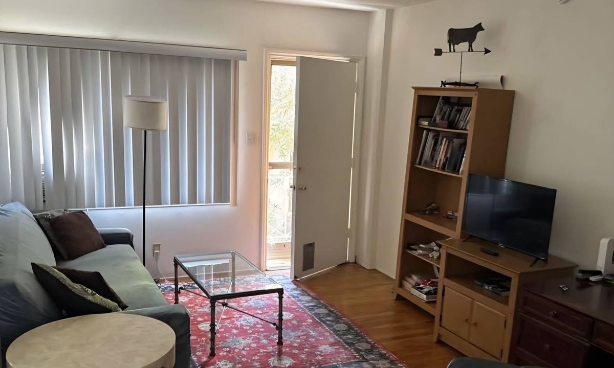 Beverly Hills Apartment | Chic 1-bedroom apartment in Beverly Hills WiFi, AC, walk to Cedars Sinai!