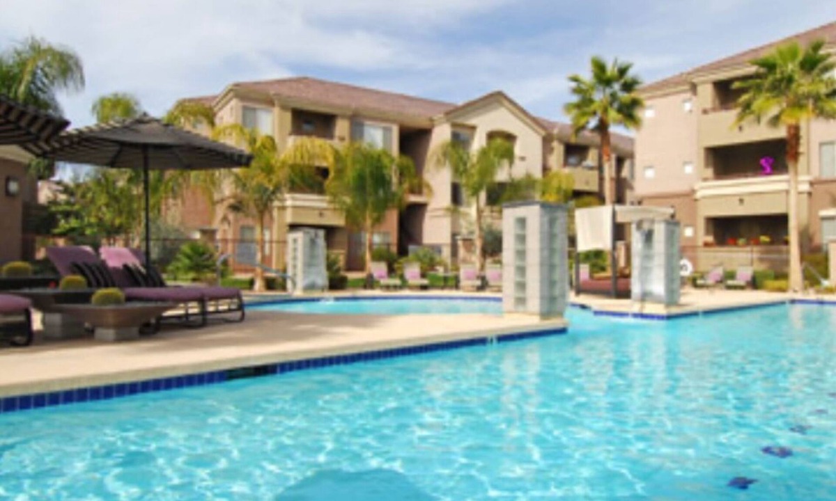 Paradise Valley Village Apartment | Chic 1-bedroom apartment in fabulous Phoenix with beautiful pool and BBQs