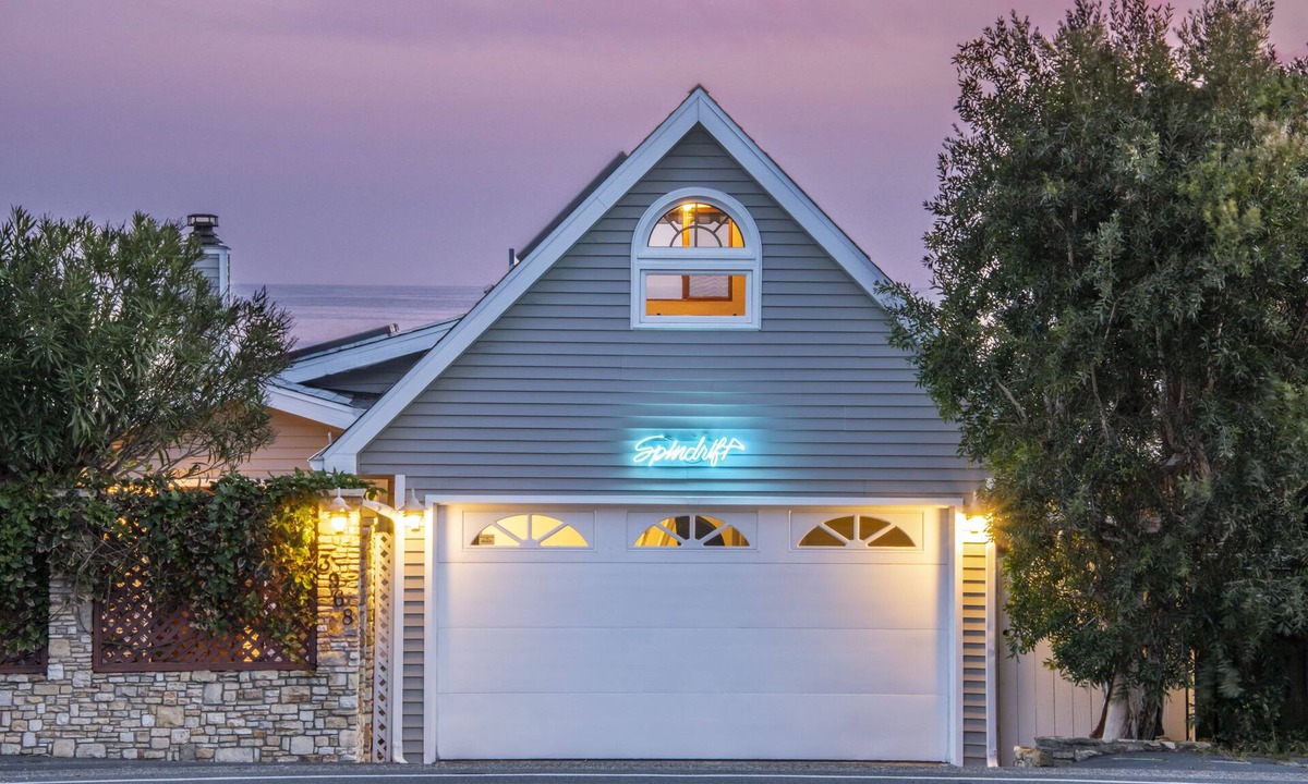 Faria Beach House | Chic&Stylish Oceanfront 2 Bedroom + Bonus Loft. Now available up to 6 month rntl