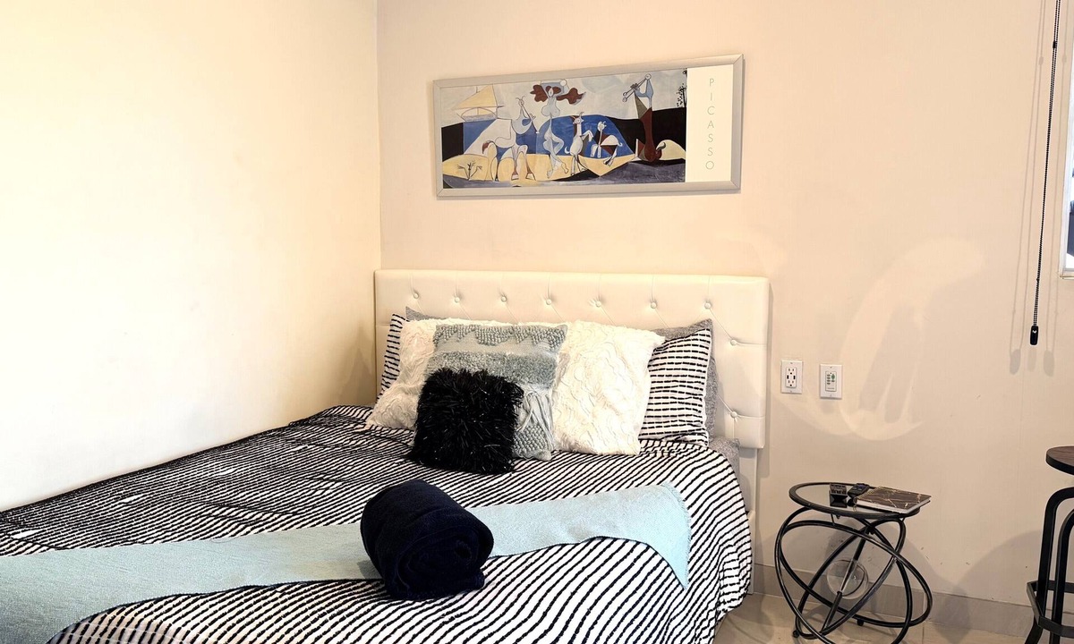 Parcelas Apartment | Chic Urban Private Studio w/Garage & EV Charger