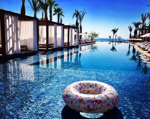 Cabo San Lucas Hotel | Chileno Bay Resort & Residences, Auberge Collection