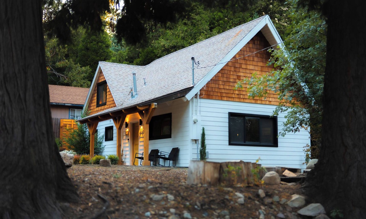 Running Springs Cottage | Christmas Tree Cottage/EV Charger/Fenced In Yard For Pets & Kids