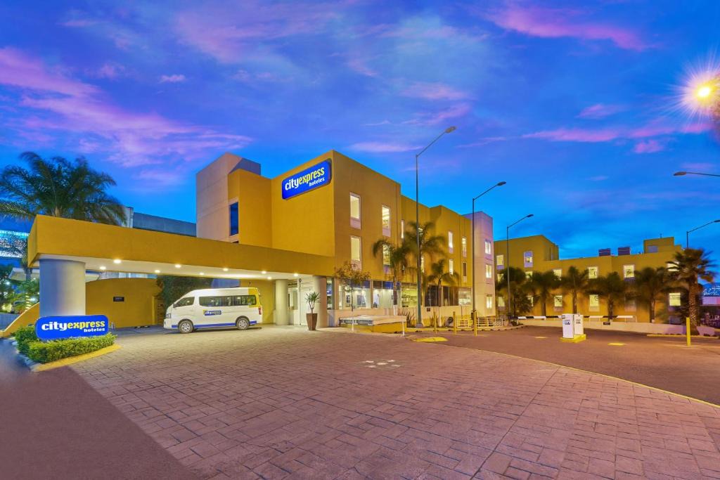 Downtown Queretaro Hotel | City Express by Marriott Queretaro Autopista