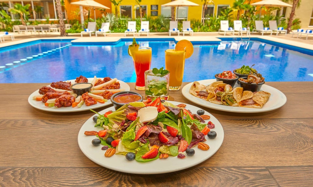 Colonia El Progreso Hotel | City Express Plus by Marriott Cabo San Lucas