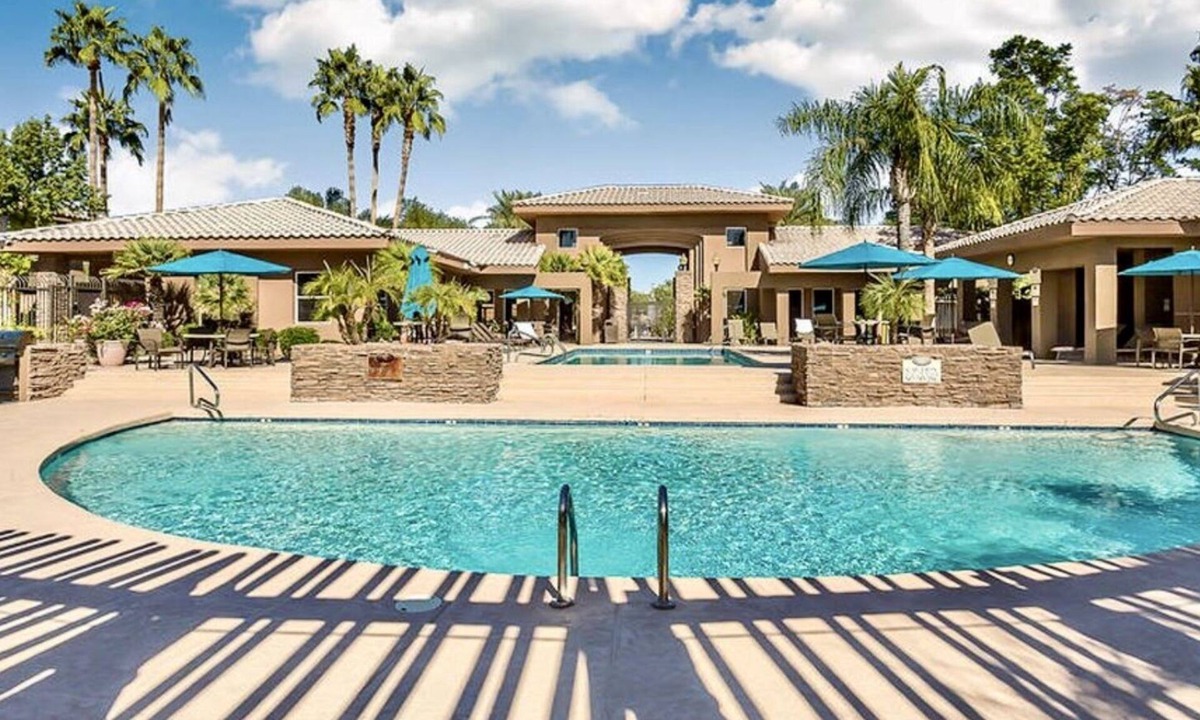 Paradise Valley Village Condo | Clean, comfy king condo vacation home!