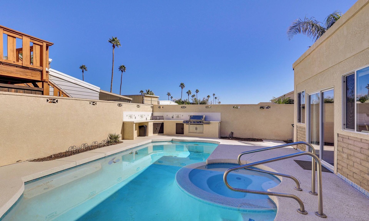 Yuma Corona House | Close to Golf! Snowbird Retreat w/Pool in Yuma