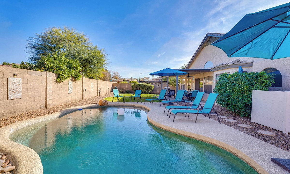 Western Skies House | Close to Spring Training! Serene Retreat in Gibert