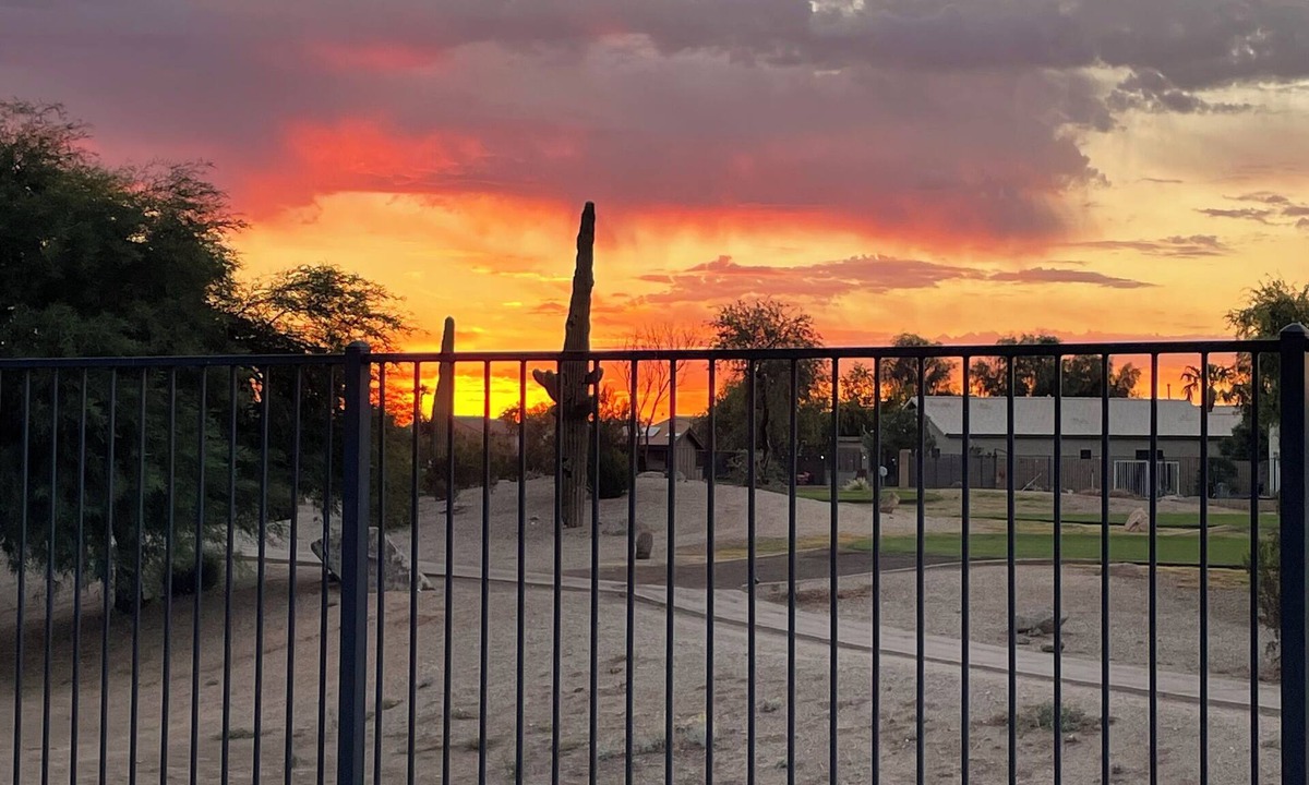 San Tan Valley House | Come relax on the covered patio with your favorite beverage and enjoy Santan.