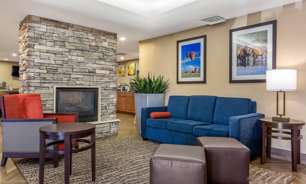 Deer Valley Hotel | Comfort Inn & Suites Phoenix North/Deer Valley