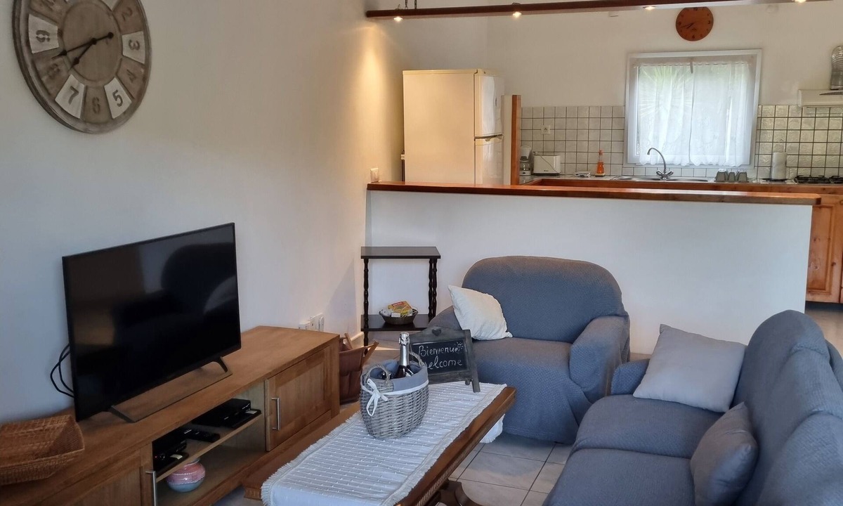 Lecci House | Comfortable and spacious house 10 minutes from the beach in San Cipriano