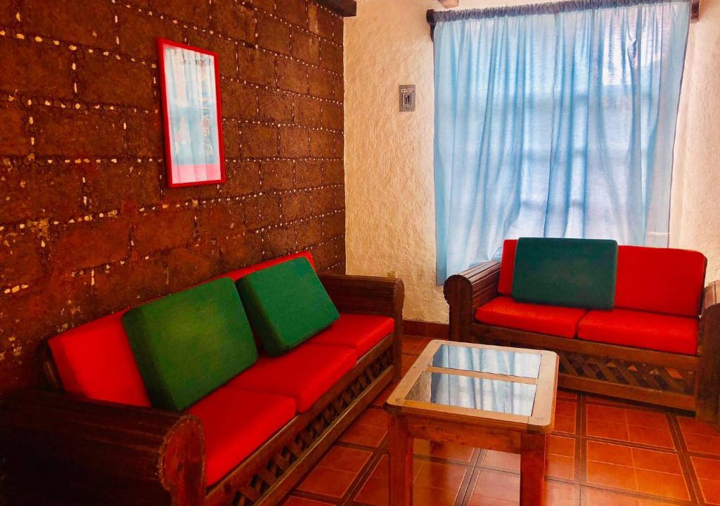 Ojo de Agua House | Comfy 4 Bedroom Town House Garden & Market Area