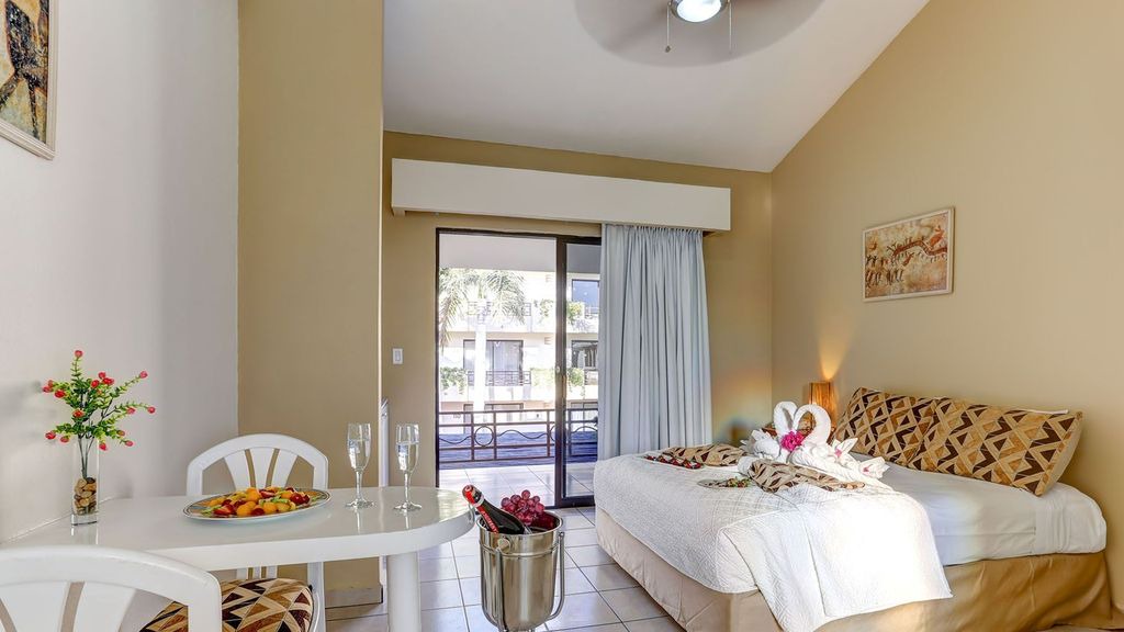Downtown Cabo San Lucas Apartment | Comfy Familiar Studio with fully equipped kitchenette #2 - near to The Medano Beach, Pool & Wifi