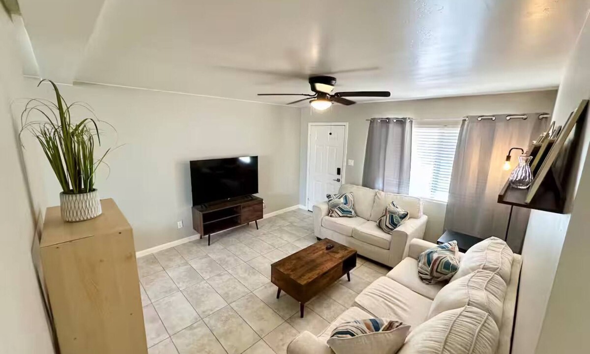 Blue Hills House | Comfy Modern Midtown Condo — walk to Hospitals