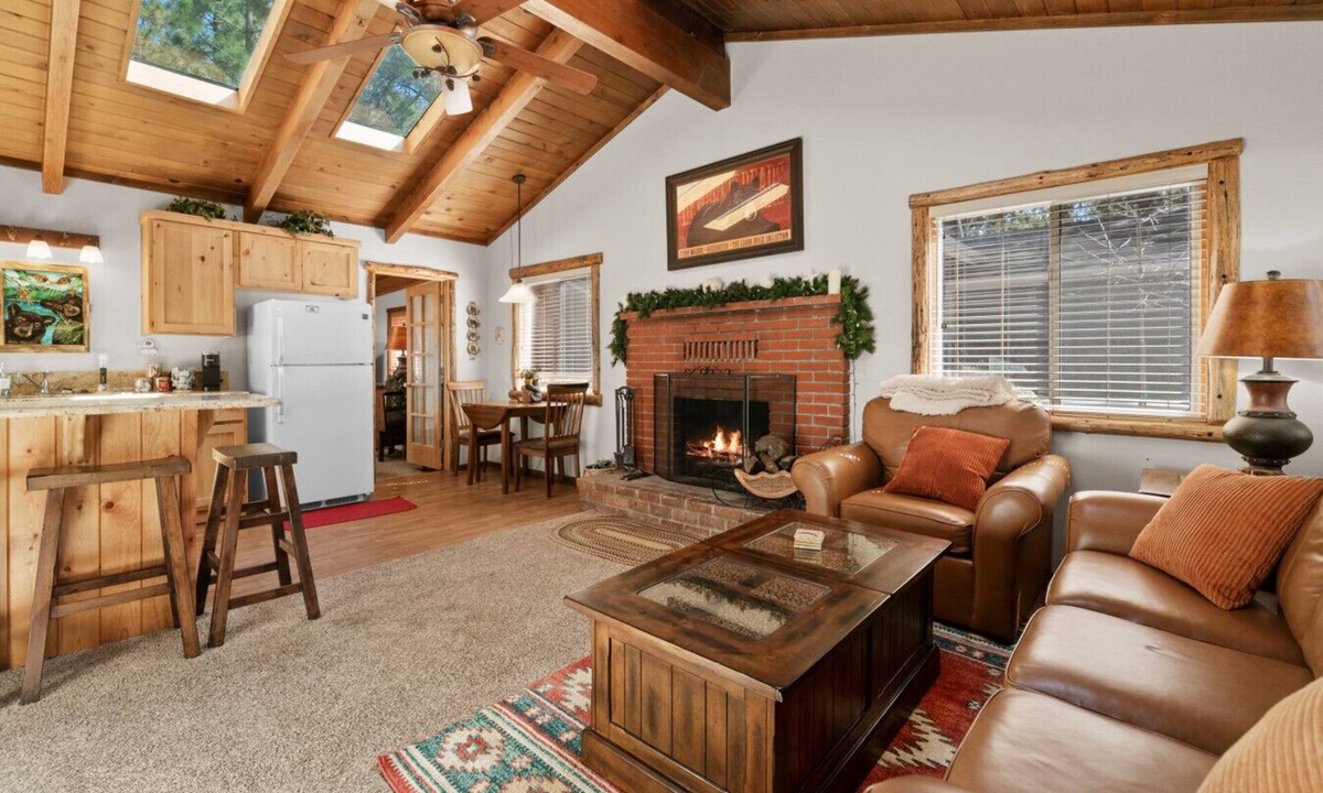 Big Bear Lake House | Comstock Cabin: Big Bear Lake Family & Pet Escape