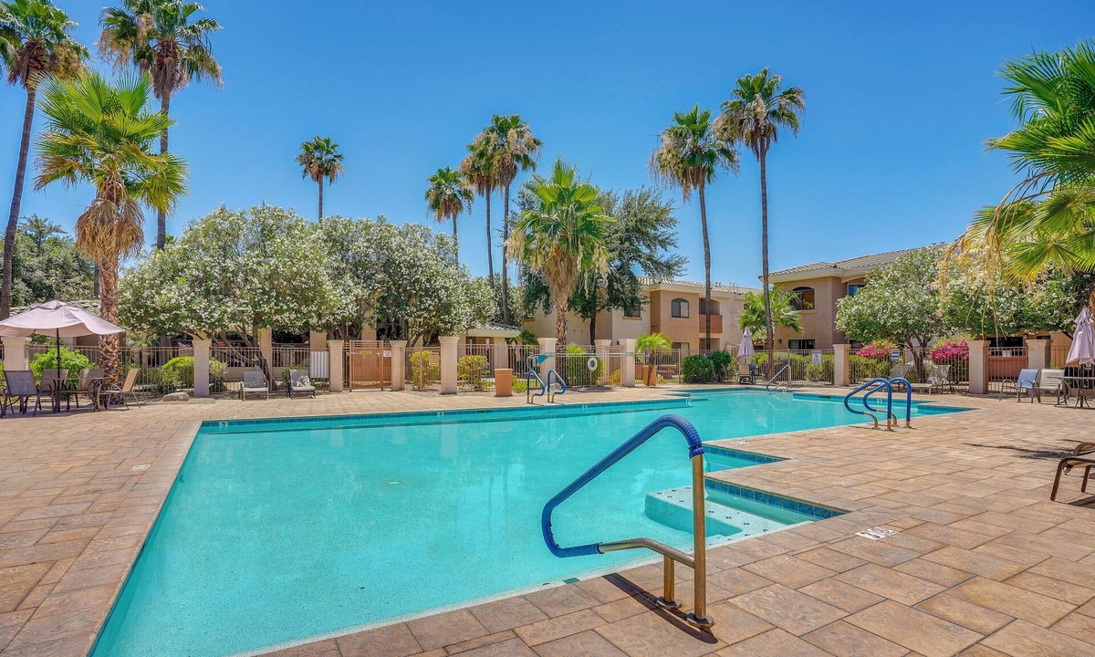 Maryvale Condo | Condo Near Stadiums, Westgate Shops & Hospitals!