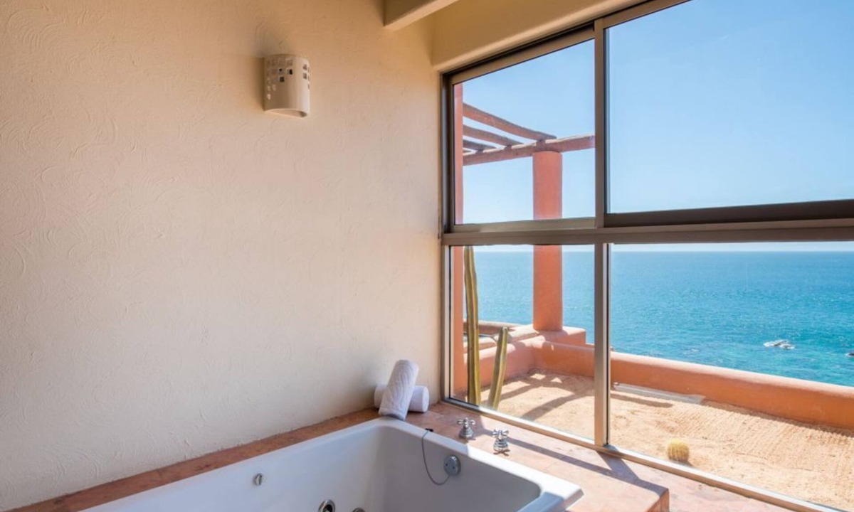 San Jose del Cabo Hotel | Contemporary Studio Escape in a Prime Location