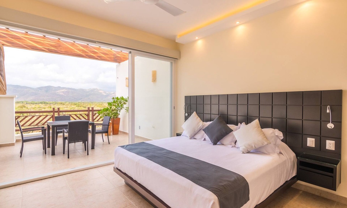 Puerto Escondido Resort | Contemporary Studio Suite w/Resort Amenities & Steps from the beach!