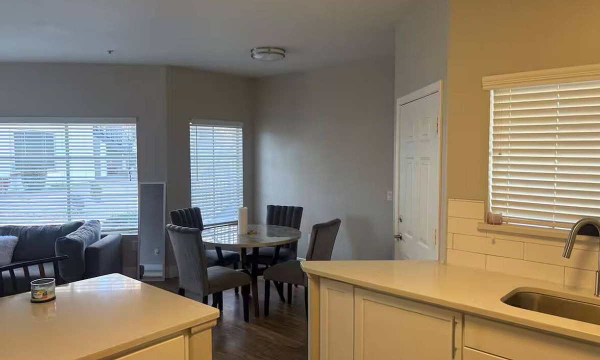 Tempe Apartment | Contemporary Tempe Retreat: Modern Elegance with Poolside Luxury