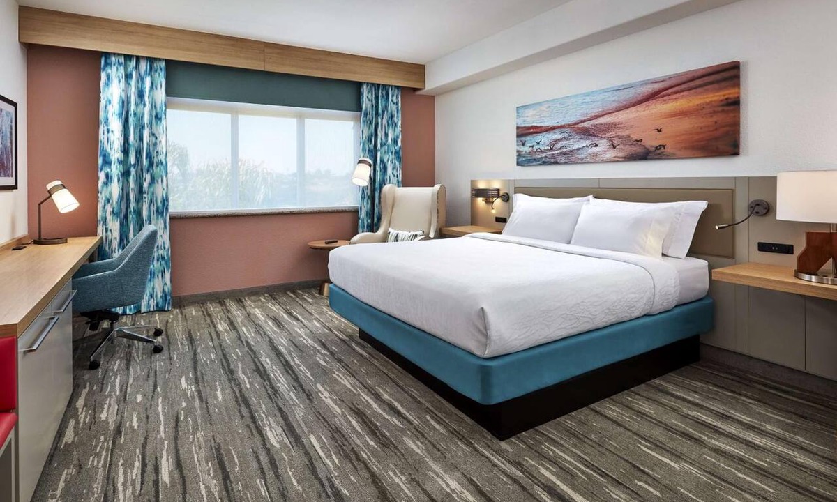 Pismo Beach Hotel | Convenient Base for Exploring Pismo Beach & SLO County l Deluxe King Room