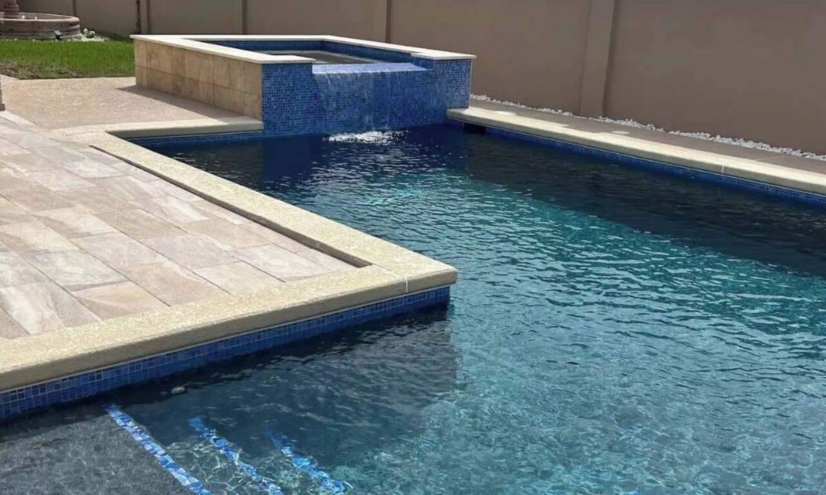 Edinburg House | Cozy 1-bedroom house in gorgeous Edinburg with private pool and spa