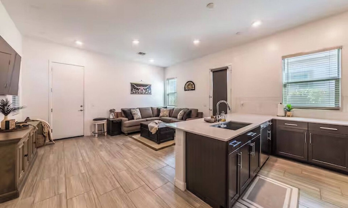 Sunset Farms House | Cozy 1-bedroom house in a beautiful Tolleson neighborhood with AC