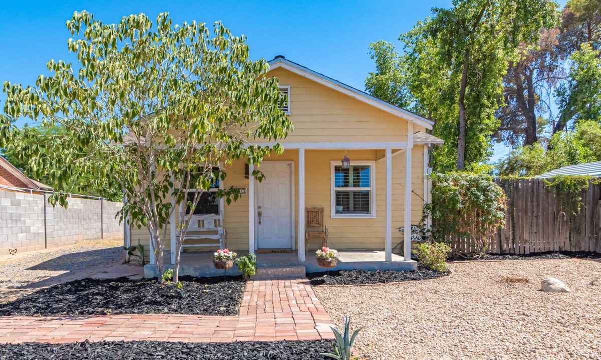 Alhambra House | Cozy 1930's Bungalow Beautifully Redone in Quiet Phx Neighborhood with Huge Yard