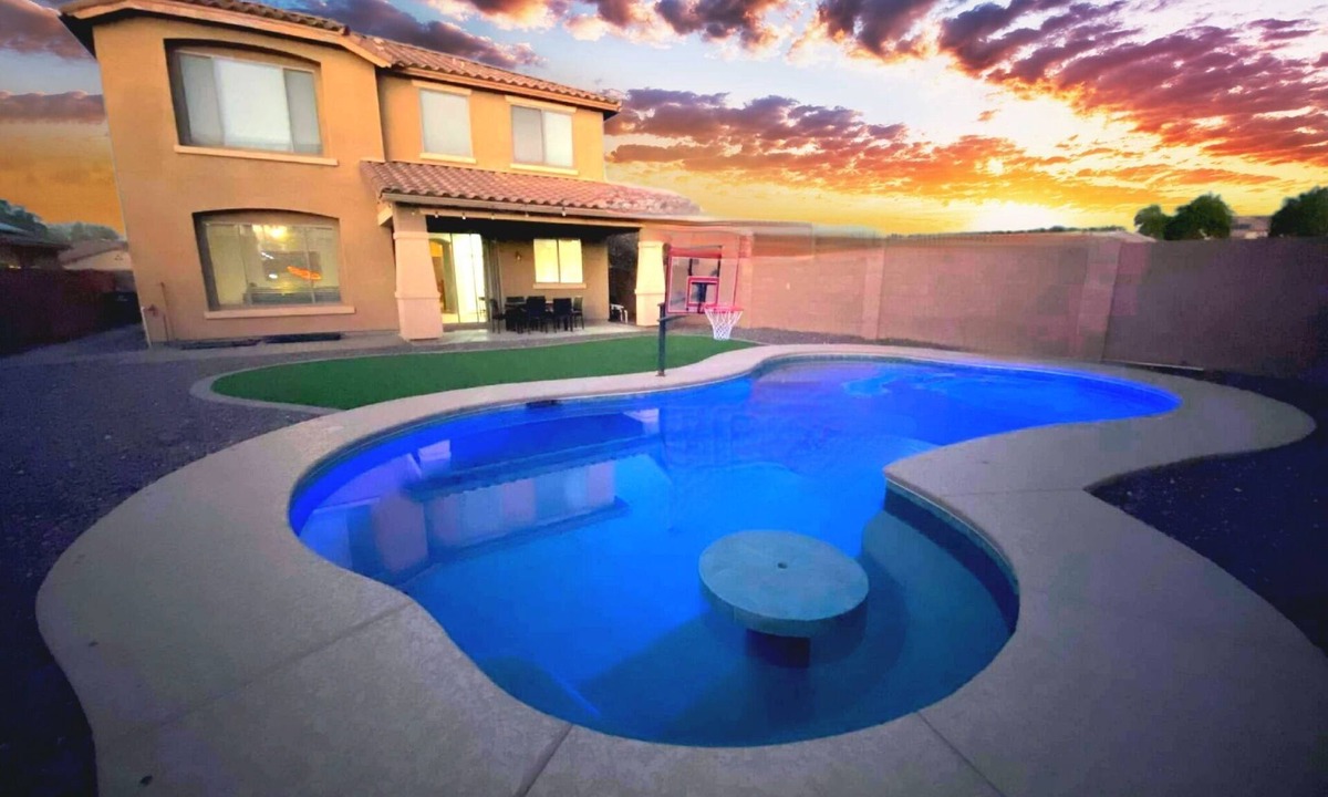 Villago House | Cozy 5-Bedroom Oasis with a Pool