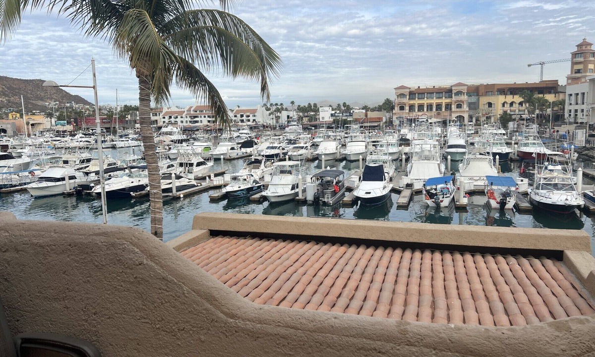 Centro Apartment | Cozy apartment on the marina with pool, kitchen, WiFi and AC in Cabo San Lucas