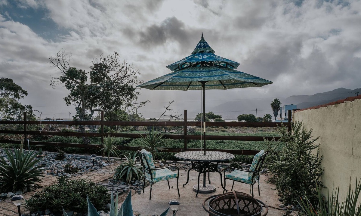 Lengueta Arenosa Apartment | Cozy casita right beside the beach! La Casita at Casa De Flor