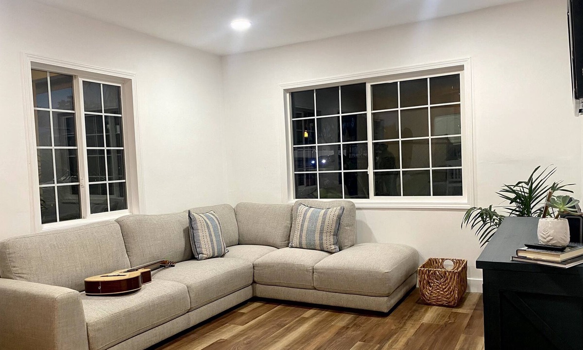 Lake Elsinore Cottage | Cozy Cottage - Less than 5 min walk to Lake & 20 min drive to Downtown Temecula!