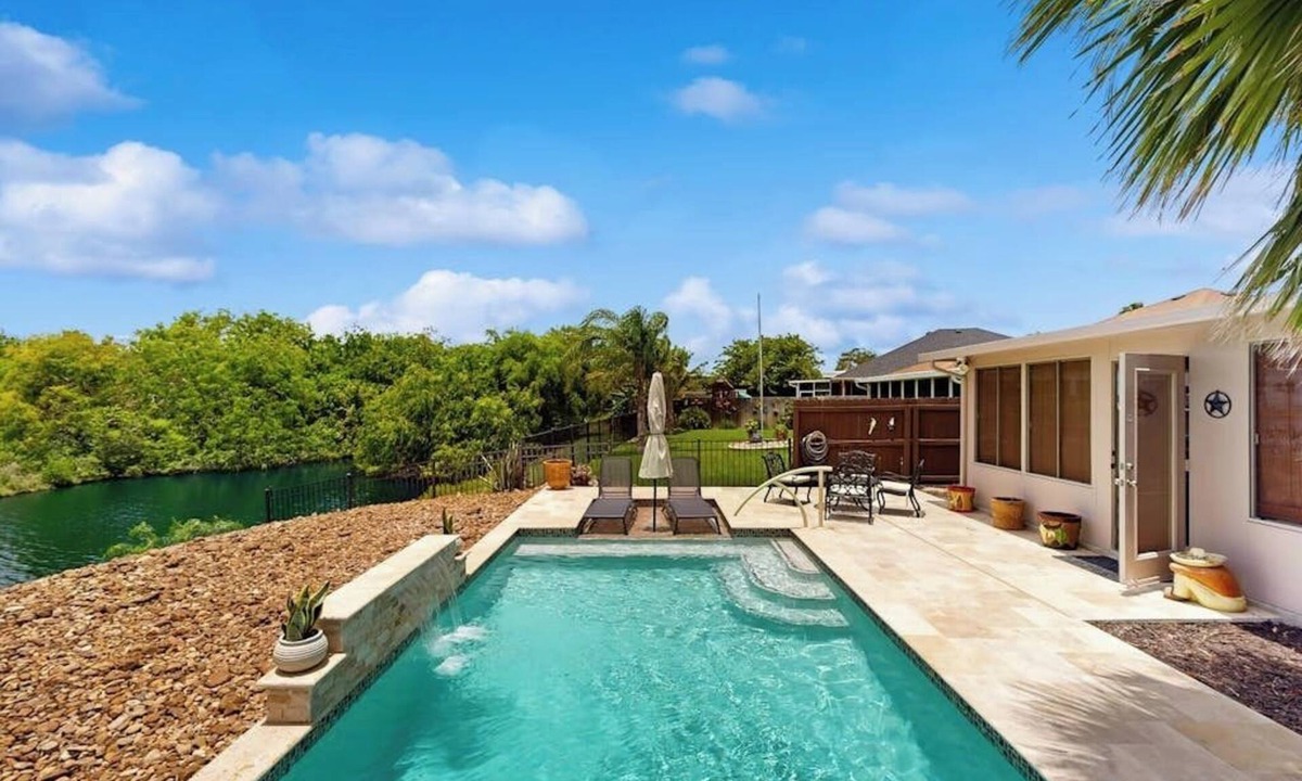 Laguna Vista House | Cozy home on golf course with TV, hot tub spa & minutes to beach
