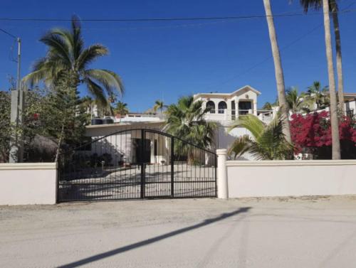 Buenavista House | Cozy Home One Off the Beach