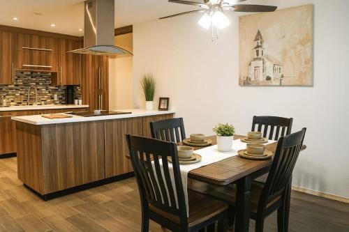 Palmhurst House | Cozy House in Mayberry