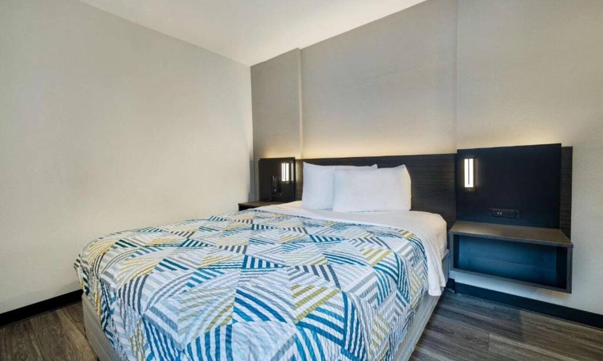 McAllen Apartment | Cozy Queen Bed Room|Pool|Free Wifi