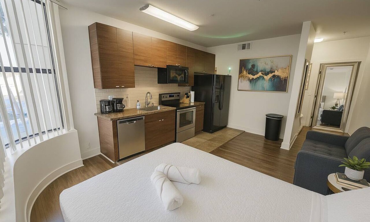 Del Rey Apartment | Cozy Studio · Free Parking · Pool · Gym · Hot Tub · BBQ · Workspace