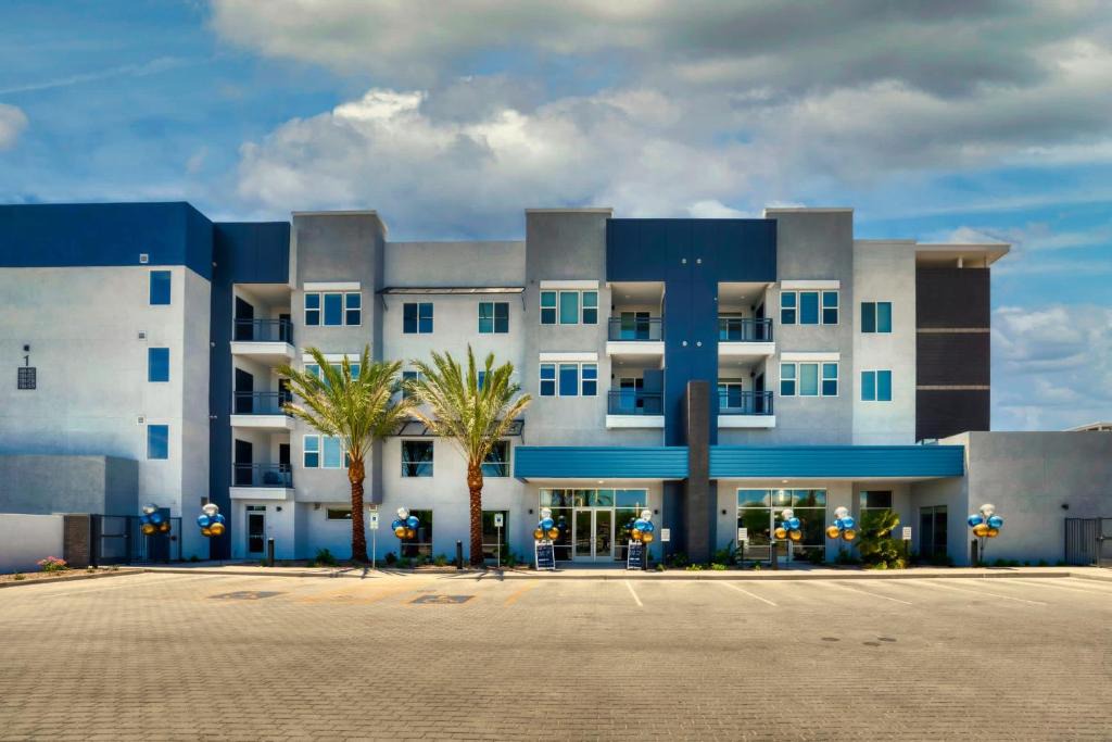 Glendale Sports and Entertainment District Apartment | CozySuites at Cuvee